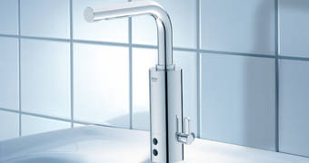 Essence E Mezclador de lavabo Infrarrojo electrónico con mezclador metálico