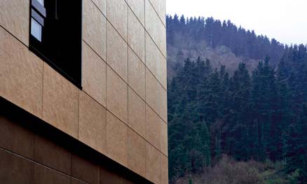 BELÜFTETEN FASSADE IN BIBLIOTHEK – Keraben Systems – Slate 100 x 50