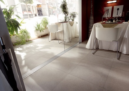 Restaurant mit Titan Natural Gris  30x60