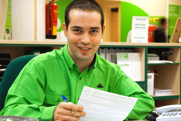 Miguel Angel en su puesto de trabajo