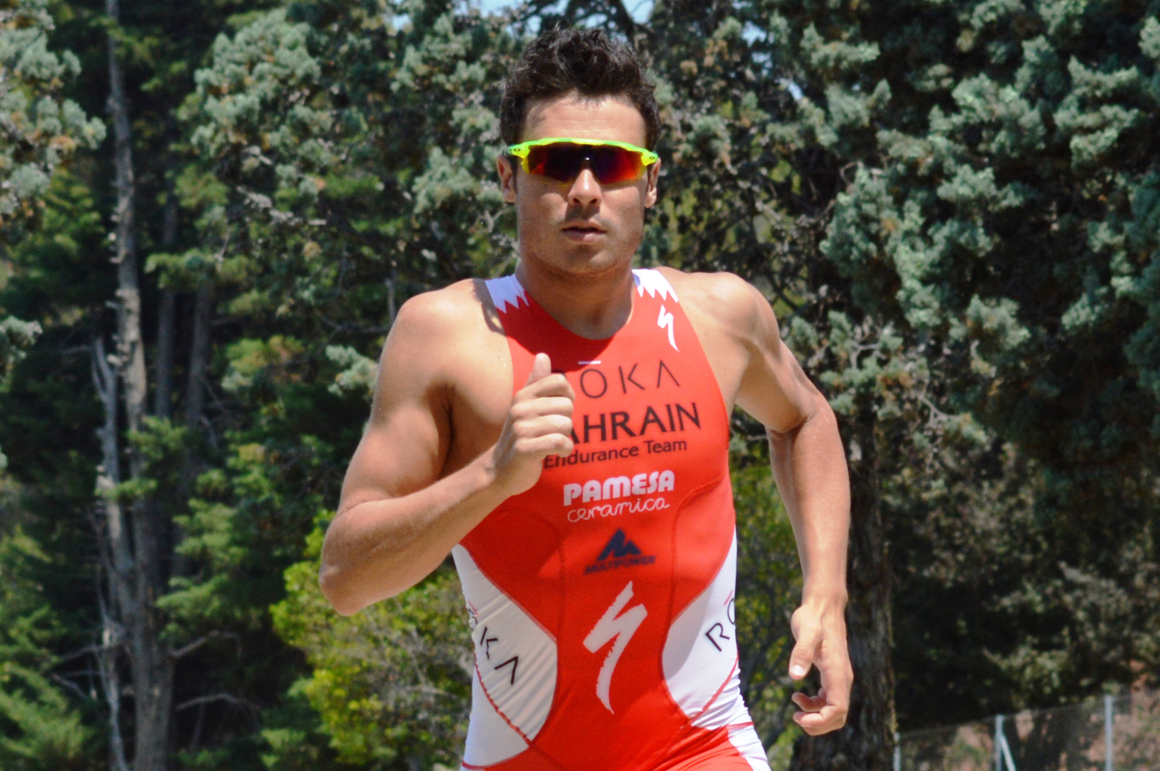 gomez-noya-triatlon-campeon-mundo-world-triatlon-triathlon-champion-sponsor-pamesa-compromiso-deporte-empresa-azulejo-responsabilidad-social-pamesa