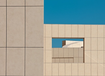 Das Kloster von außen (Integra Beige)
