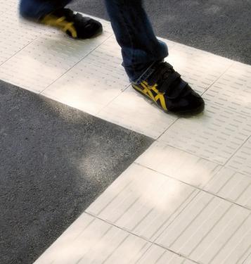 Autonomy - gres fino porcelánico para no videntes e hipovidentes