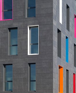 Estamos construyendo una casa de ahorro energético. Querríamos que alguno de sus técnicos nos proporcionara más información sobre las fachadas ventiladas.
