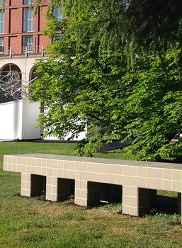 El nuevo Millepiedi, diseño de Aldo Cibic, en los Jardines de La Triennale, en Milán