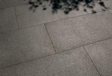 Monolith - gres fino porcelánico, resistente al resbalamiento