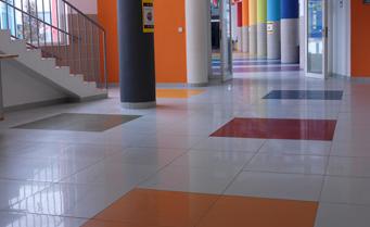 Piso interno Escuela Internacional Praga