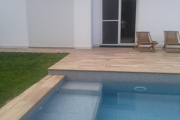 azulejos madera piscina