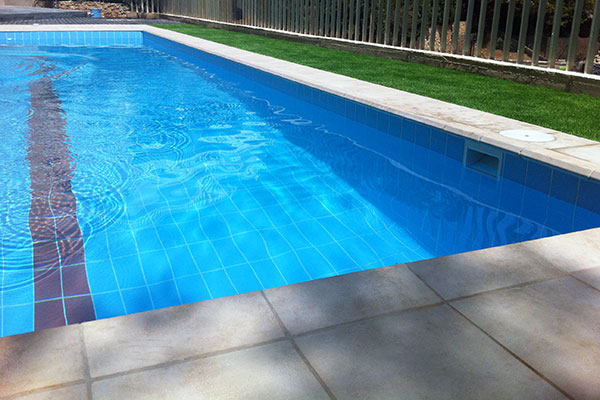 suelos para piscinas exterior
