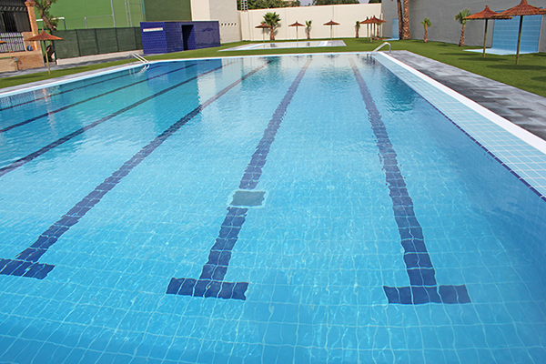 suelos antideslizantes para piscinas