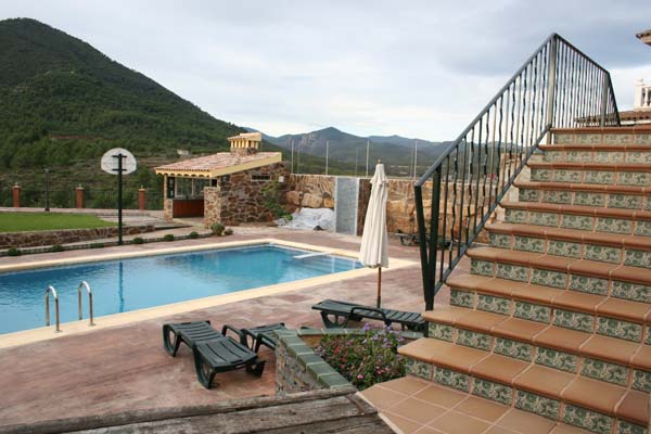 pavimento para alrededor piscina