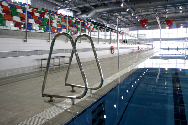 pavimento para alrededor piscina