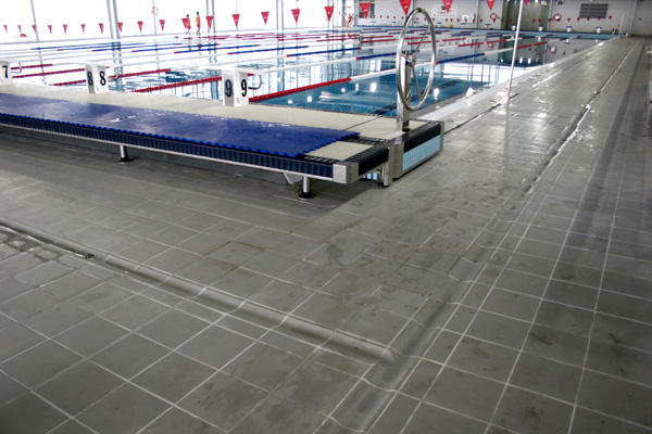 suelos antideslizantes para piscinas