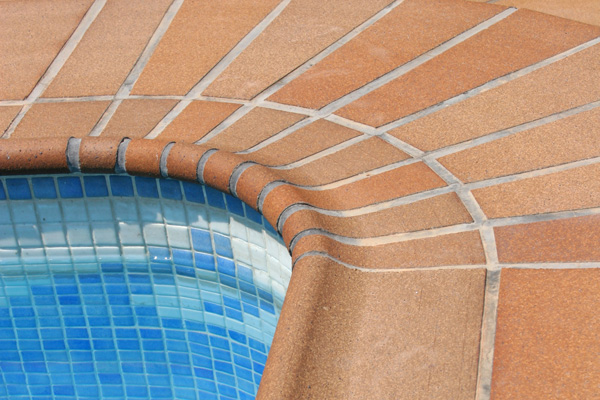 suelos antideslizantes para piscinas
