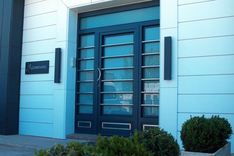 entrada oficinas gresmanc, oficinas gres de la man