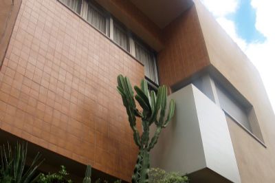 Fachada con cerámica Rodamanto
