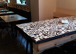 Mesa decorada con serie bulgary