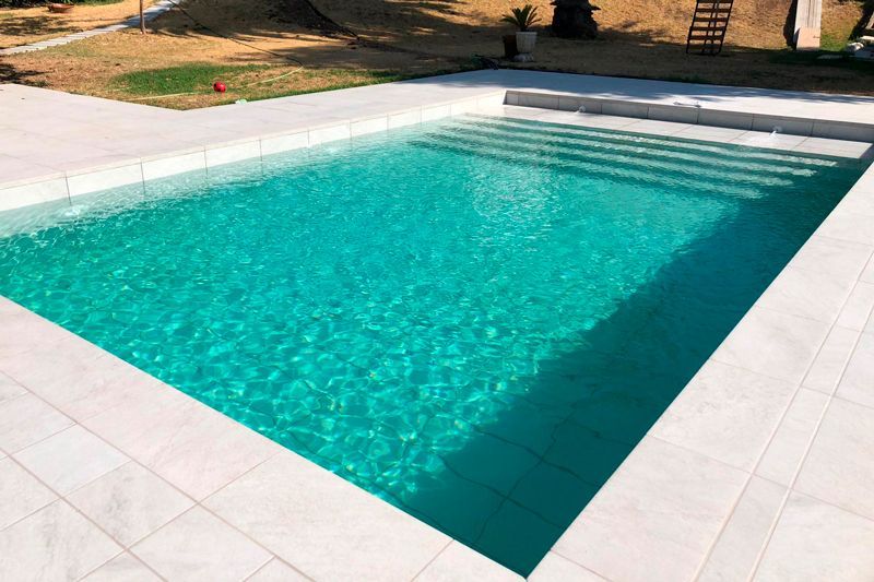 piscina construida en cerámica