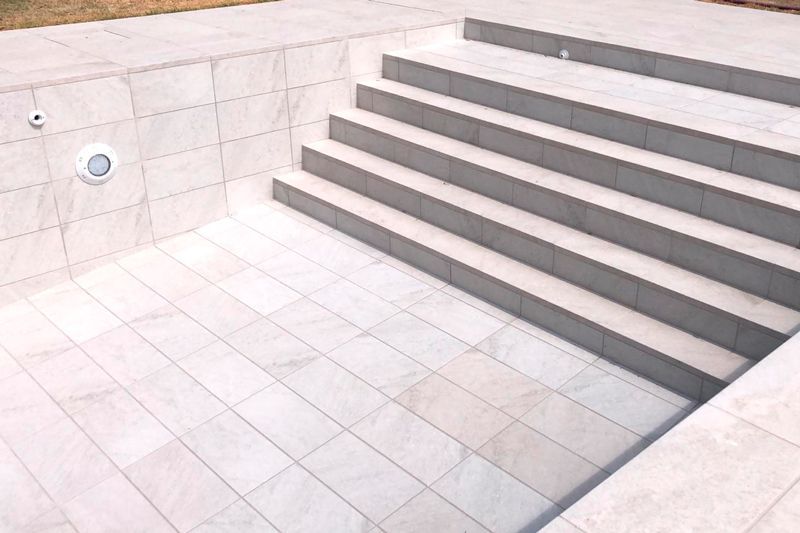 piscina construida con gres extrusionado