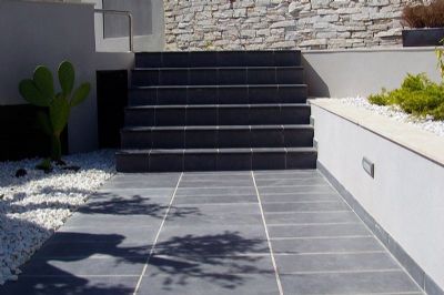 Riansares. Peldaño, frontal y base 30x60