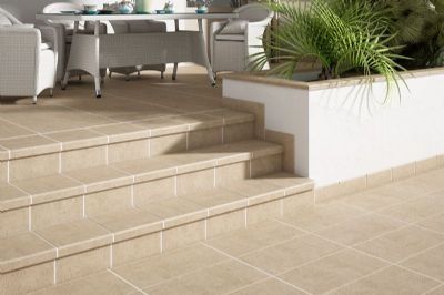 Beige. Peldaño Recto Evo. Base 604x299