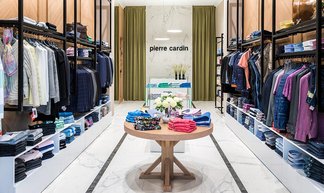 Marazzi Allmarble Statuario, la elegancia del gres de imitación del mármol decora una fashion boutique en Burgas