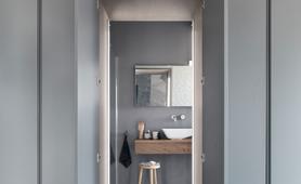 Casa Think: Estilo Minimal con Cerámica Blanca