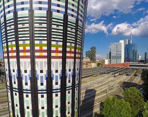 azulejos de Marazzi para la Torre Arcobaleno de Milán
