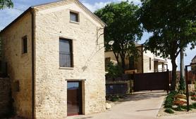 Borgo Baccile opta por el gres de imitación de la madera de nogal