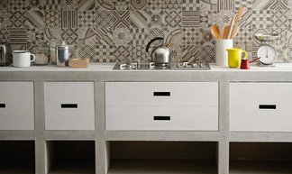 Block: ceramic resin and decors with a vintage flavor