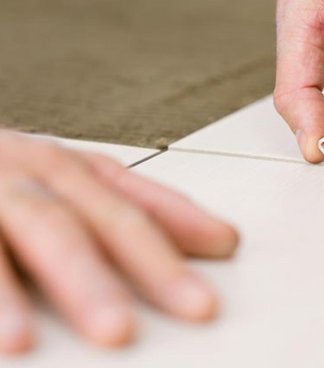 ¿Qué amplitud y que color deben tener las juntas de mis azulejos de cerámica?