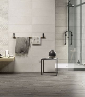 Clayline, Colourline, Marbleline. Tres colecciones de cerámica para revestir las paredes del baño