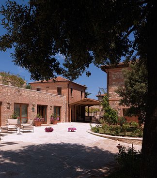 Marazzi porcelain tiles for a renovation of a resort in Montepulciano 