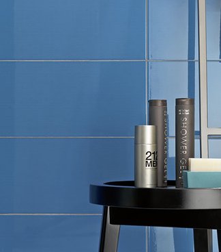 Colourline, glossy ceramic tiles and decoration: different solutions to design walls