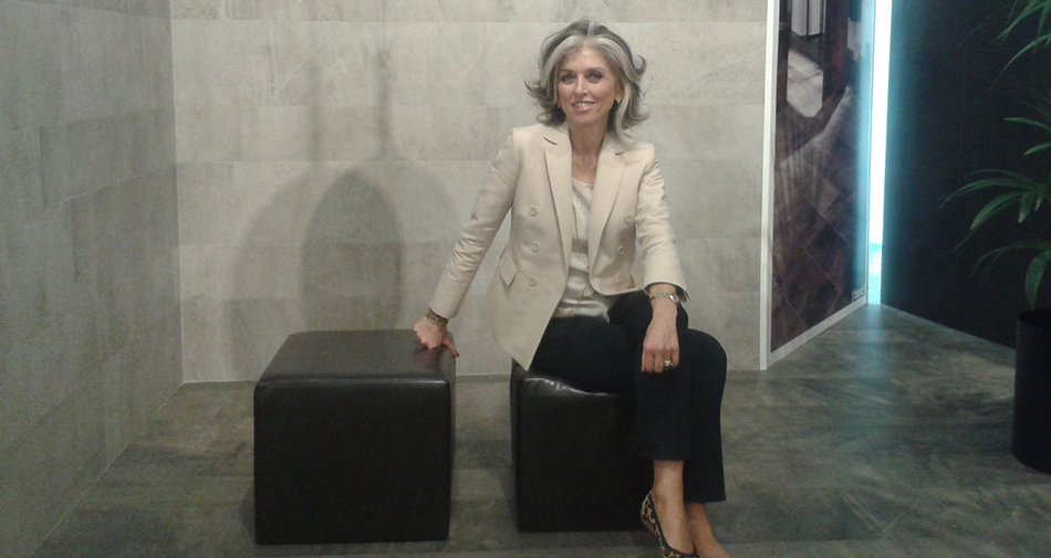 Con la cerámica, no más fronteras entre interior y exterior: ¡llegan los materiales “crossover”!