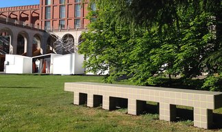 El nuevo Millepiedi, diseño de Aldo Cibic, en los Jardines de La Triennale, en Milán