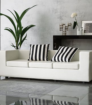 Marble effect porcelain tiles: designing with practicality without sacrificing beauty.