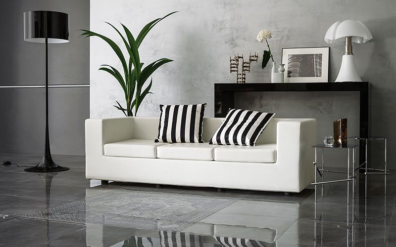 Marble effect porcelain tiles: designing with practicality without sacrificing beauty.