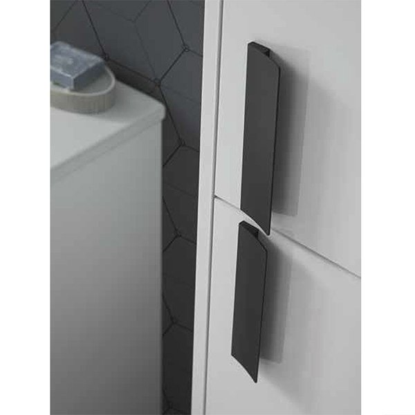 Acabado tirador de cajón en aluminio pintado con Eposi negro del mueble de baño Cut Line de Sanchis
