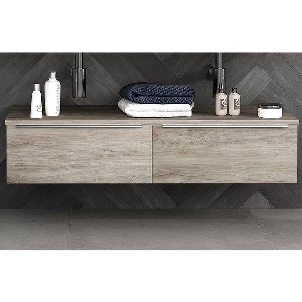 Cajonera de baño Landes suspendida 2 cajones contiguos con tapa y barra de refuerzo de Coycama color pino gris tirador Tilt cromo