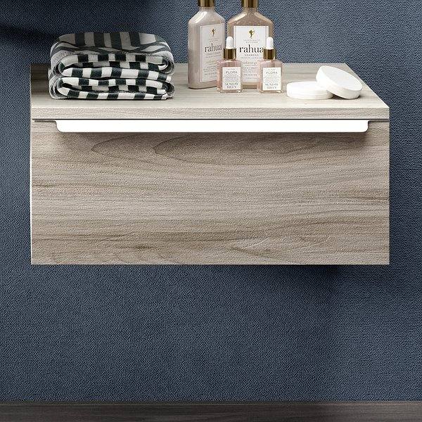 Cajonera de baño Landes con tapa y barra de refuerzo de Coycama. Color Pino gris con tirador Tilt blanco