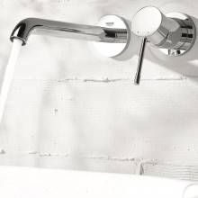 Grifo de lavabo mural L Grohe Essence