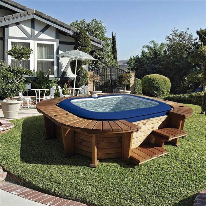 Spa K2O Malibú con panelado de madera