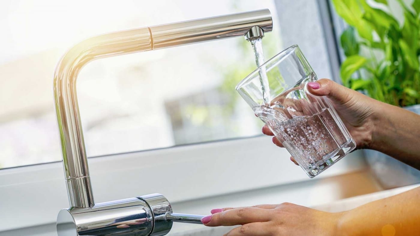¿Es seguro beber del agua del grifo en el marco del COVID-19?