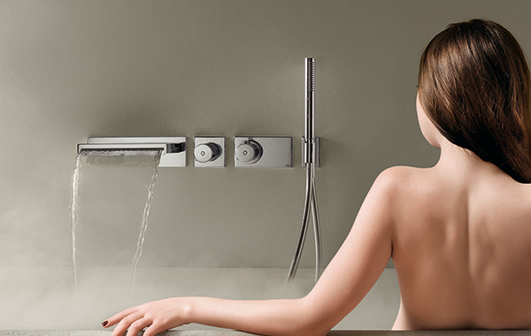 spout with a cascade outlet