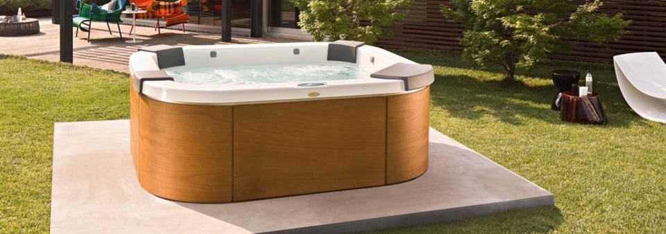 Delos Hot Tub Freestanding