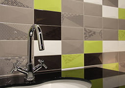 Bano decorado con la serie Diamond