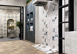 Vista del spa con la serie Bali Stones en el  Stand de Cevisama