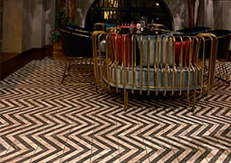 Cafetería decorada con la serie Versailles · Hermitage