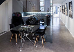 Zona de la peluquería decorada con la serie Florentine